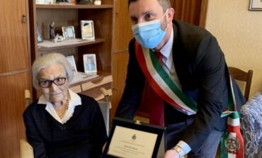 Grande festa per i 100 anni di Velia Piccio, le fa visita anche il sindaco Burico
