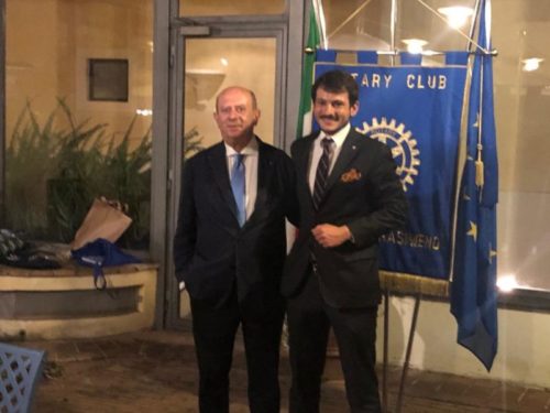 Passaggio della campana per il club Rotary Perugia Trasimeno Passaggio della campana per il club Rotary Perugia Trasimeno