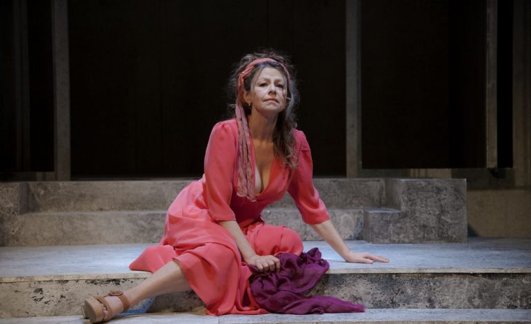 Al Teatro Mengoni di Magione Amanda Sandrelli è la protagonista di Lisistrata