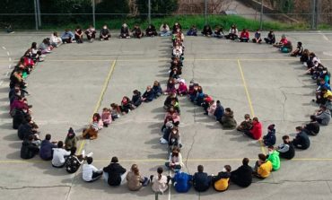 “In silenzio per la pace”, flash mob delle scuole della Valnestore