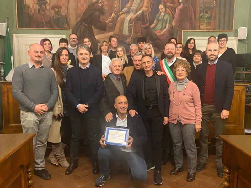 A Michele Parretta la targa “Stelle dello sport Magionese” A Michele Parretta la targa “Stelle dello sport Magionese”