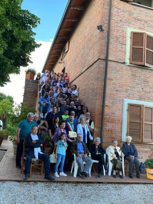 Un secolo di legami familiari: celebrazione dei cento anni della famiglia Fanfano Un secolo di legami familiari: celebrazione dei cento anni della famiglia Fanfano