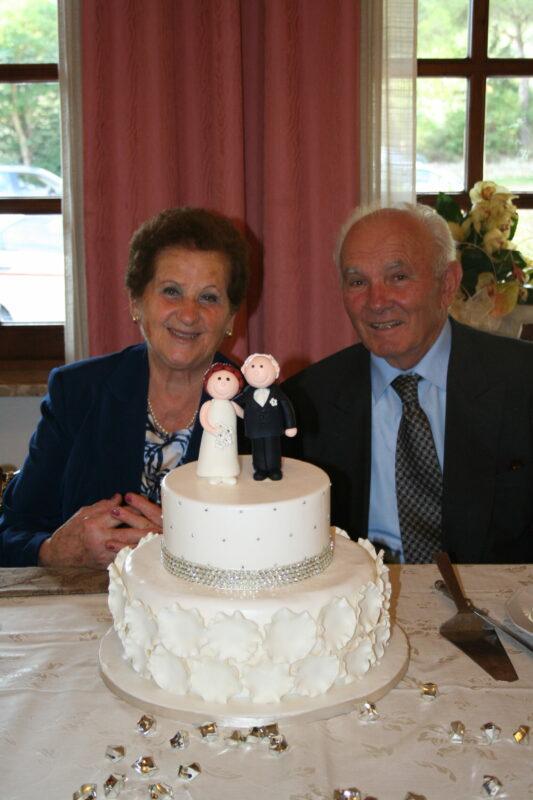 Mario e Gina festeggiano 70 anni di matrimonio: amore puro, rispetto e tanta pazienza Mario e Gina festeggiano 70 anni di matrimonio: amore puro, rispetto e tanta pazienza