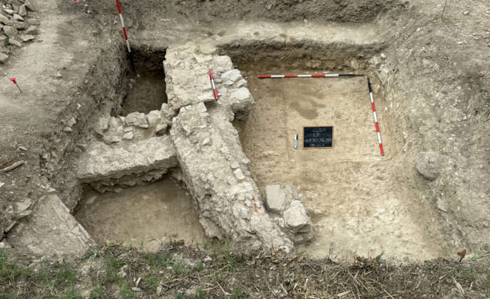 Scavi archeologici del Poggio: confermata l'esistenza di un'antica Castiglione del Lago Scavi archeologici del Poggio: confermata l'esistenza di un'antica Castiglione del Lago