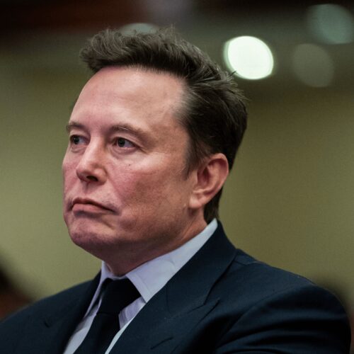Ucraina, Musk spegne Starlink e ferma i droni di Kiev: “Decisione di Trump”