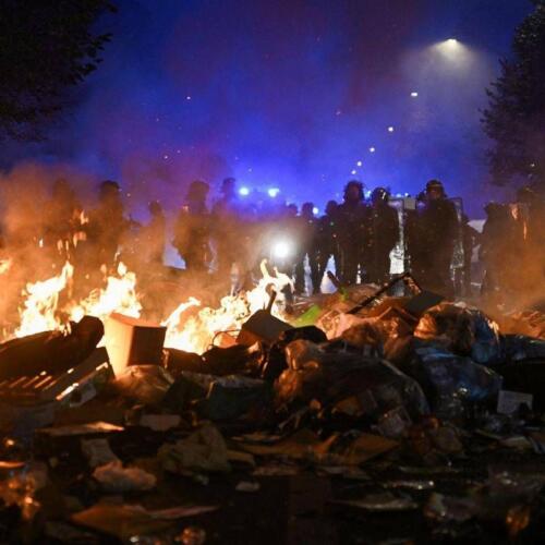 Francia, iniziano coprifuochi ‘parziali’ e ‘localizzati’: le misure per contrastare le violenze